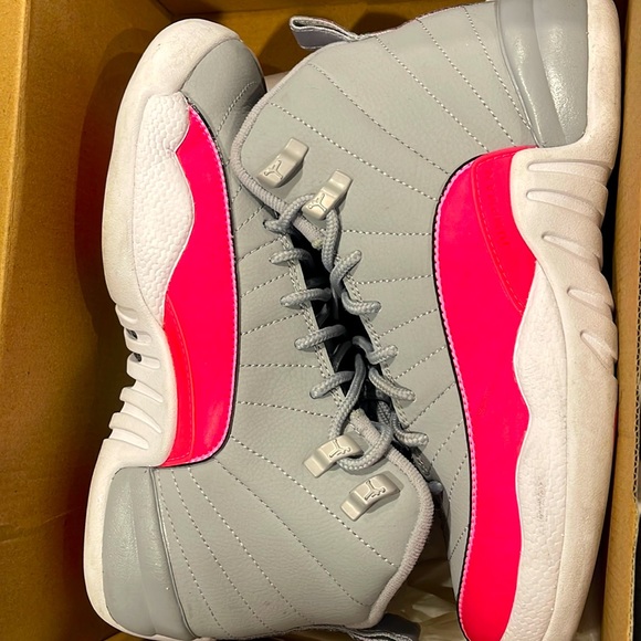 womens grey and pink jordans